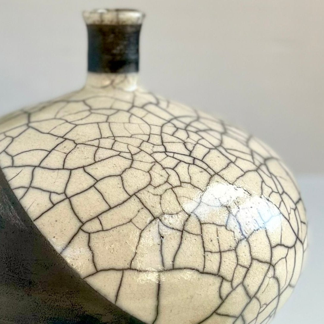 raku.です Raku Crackle Side Hug – Glaze On Studio