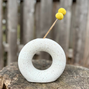 Standing Donut Vase in Toasted White